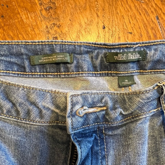 Wild Fable super high rise women’s distressed skinny jeans, size 16 - Picture 4 of 5